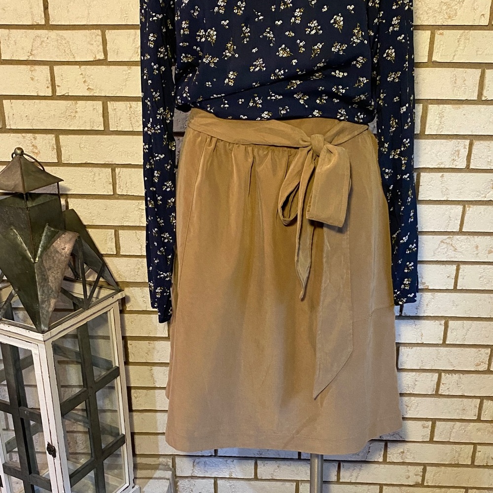 Elegant Tan Skirt with Bow Detail